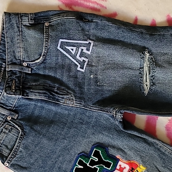 New Jr. Size 5 Jeans. Ultra High Rise Jeans - Embroidered Patches - Distressed - Picture 3 of 5